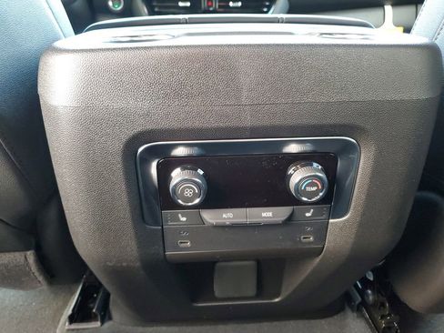 New 2026 Chevrolet Suburban LT image 12