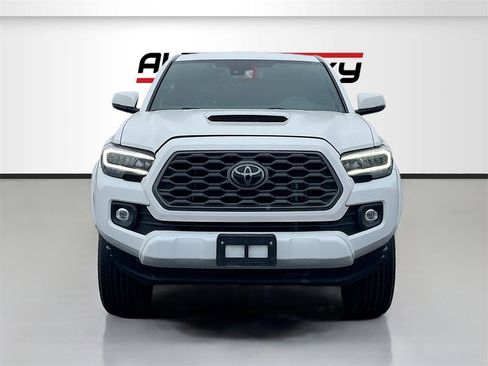 Used 2022 Toyota Tacoma TRD Sport image 2