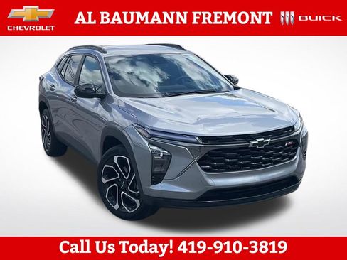 Used 2025 Chevrolet Trax RS w/ Driver Confidence Package FWD image 1