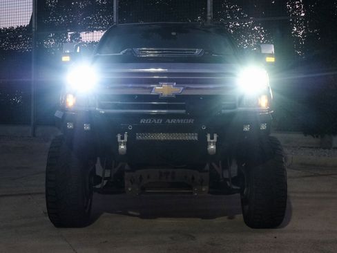 Used 2018 Chevrolet Silverado 2500 High Country w/ Duramax Plus Package image 3