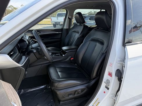 Used 2023 Jeep Grand Cherokee L Limited image 30