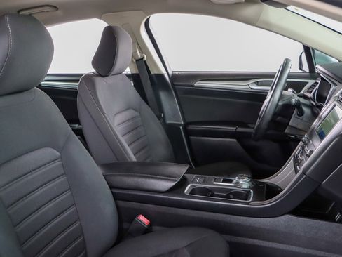 Used 2020 Ford Fusion SE image 26