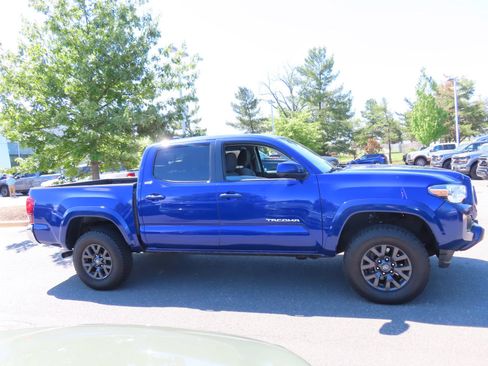 Used 2022 Toyota Tacoma SR5 AWD/4WD image 4