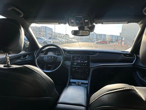 Used 2024 Jeep Grand Cherokee Altitude image 17