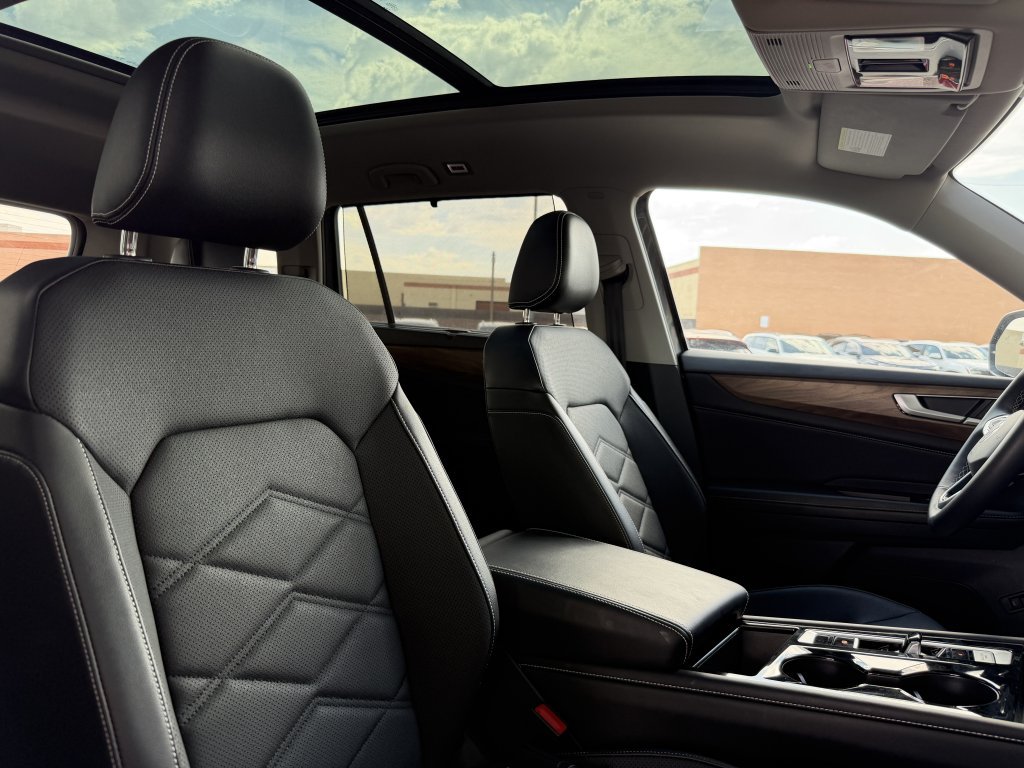 Used 2024 Volkswagen Atlas SE w/ Panoramic Sunroof Package FWD image 46