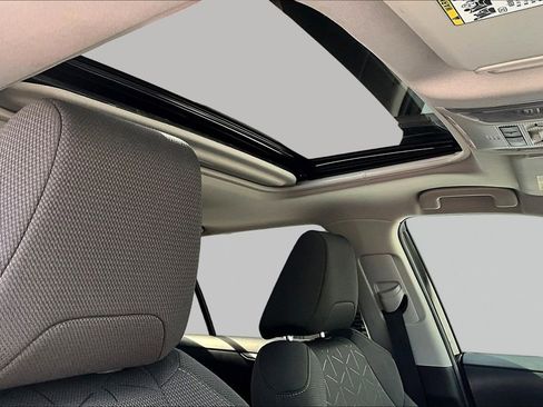 Used 2021 Toyota RAV4 XLE w/ Convenience Package image 25