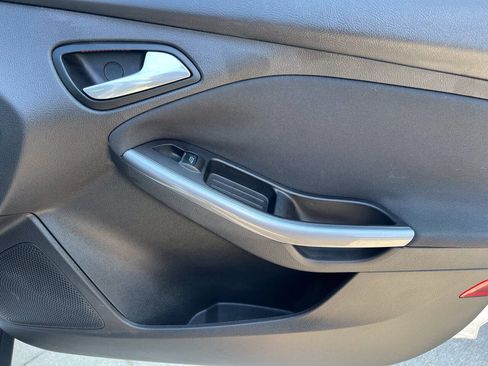 Used 2013 Ford Focus Titanium w/ Titanium Handling Pkg FWD image 26