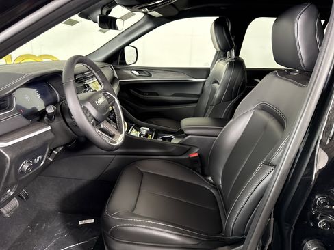 New 2025 Jeep Grand Cherokee Limited w/ Trailer Tow Package image 12