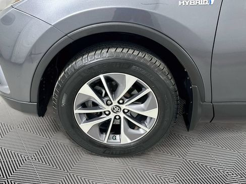 Used 2018 Toyota RAV4 XLE AWD/4WD image 25