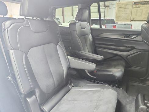 Used 2024 Jeep Grand Cherokee L Laredo AWD/4WD image 43