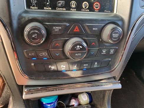 Used 2017 Jeep Grand Cherokee SRT image 23