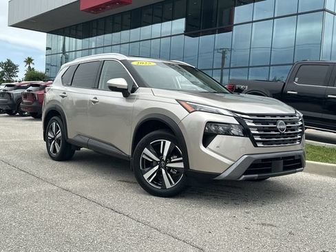 Used 2025 Nissan Rogue SL w/ SL Premium Package FWD image 2