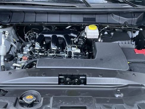 Used 2025 Nissan Pathfinder Platinum image 27