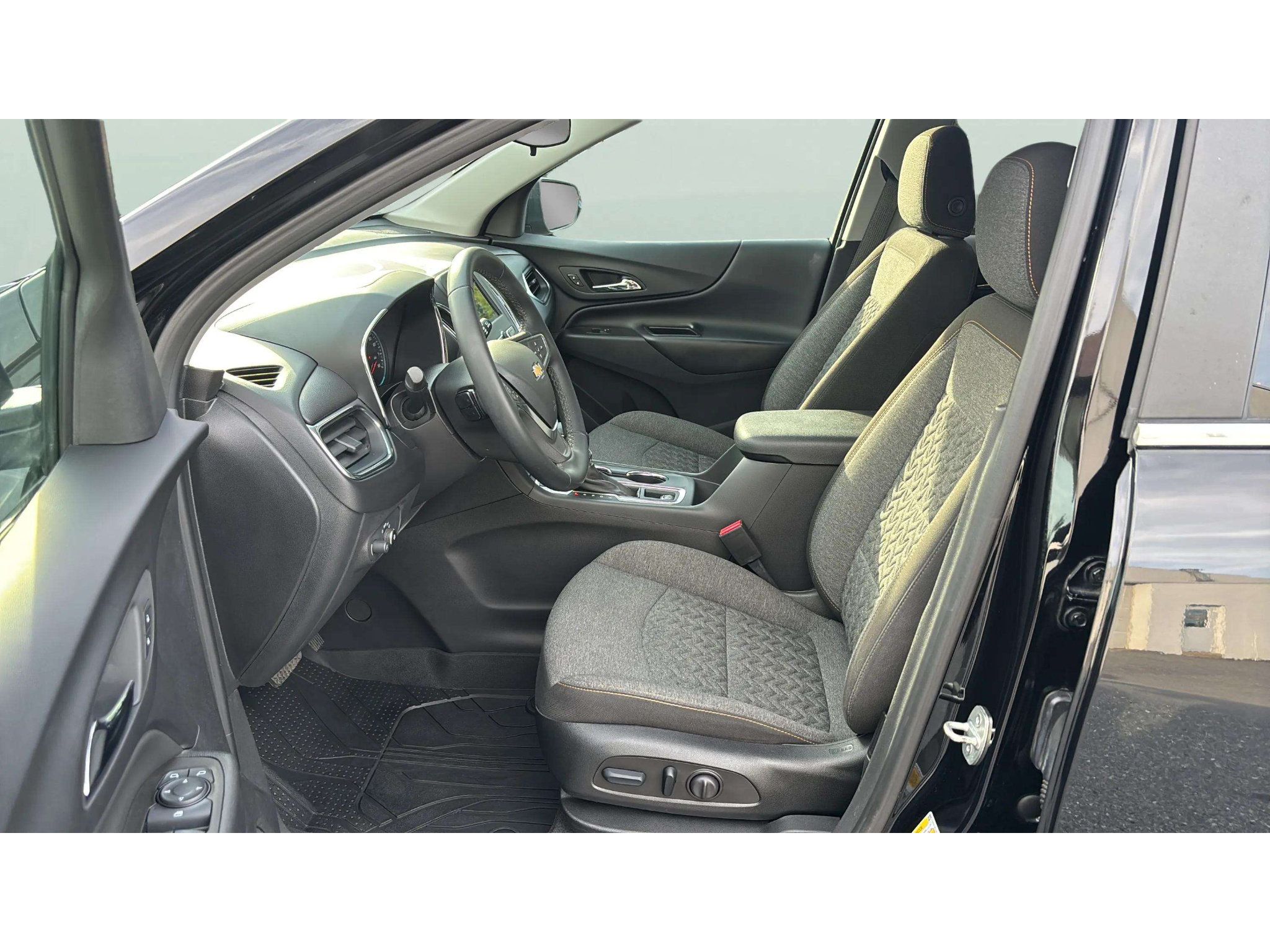 Used 2023 Chevrolet Equinox LT AWD/4WD image 10
