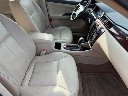 Used 2009 Chevrolet Impala LT w/ Luxury Edition Package image 18