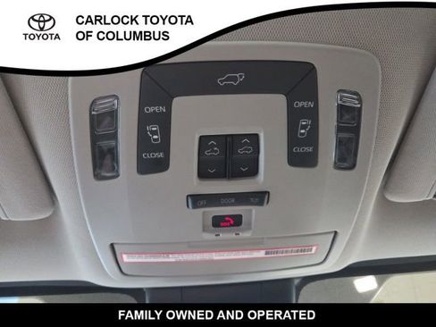 Used 2024 Toyota Sienna XLE FWD image 30