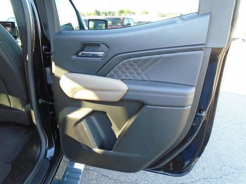 Used 2025 GMC Canyon Denali AWD/4WD image 9