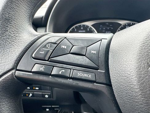 Used 2024 Nissan Kicks S image 9