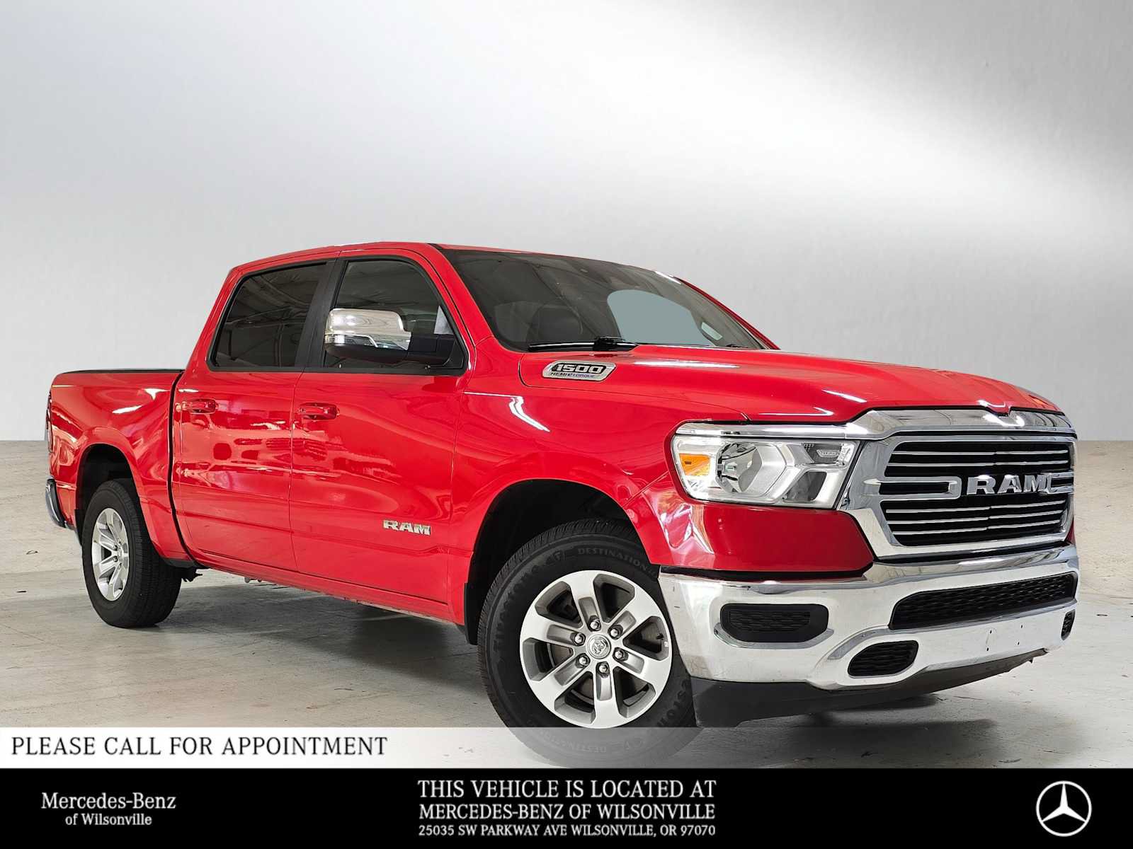 Used 2023 RAM 1500 Laramie AWD/4WD image 1