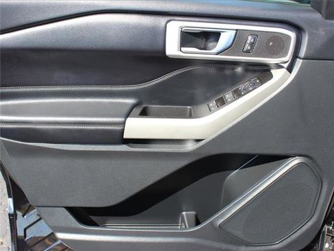 Used 2021 Ford Explorer XLT image 20