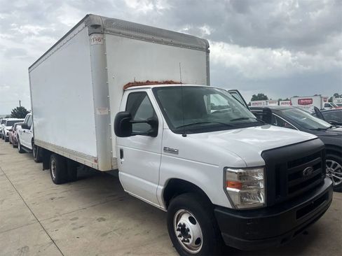 Used 2018 Ford E-350 and Econoline 350 Super Duty w/ Power Windows & Locks Group image 2