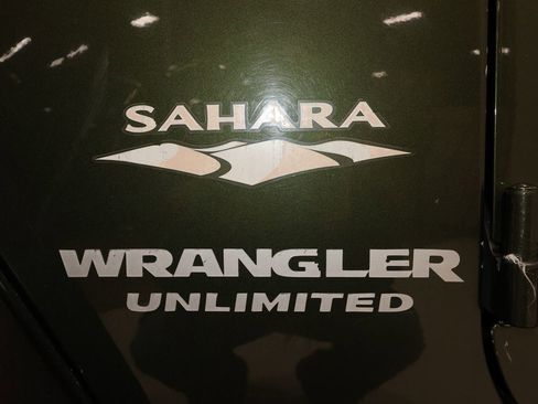 Used 2007 Jeep Wrangler Unlimited Sahara w/ Dual Top Group image 21