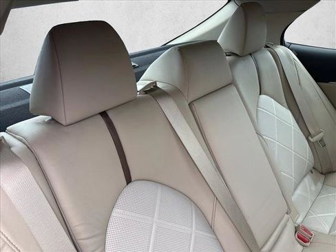Used 2018 Toyota Camry XLE FWD image 25