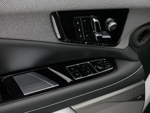 Certified 2025 Cadillac Optiq Luxury 2 w/ LPO, Floor Liner Package image 19