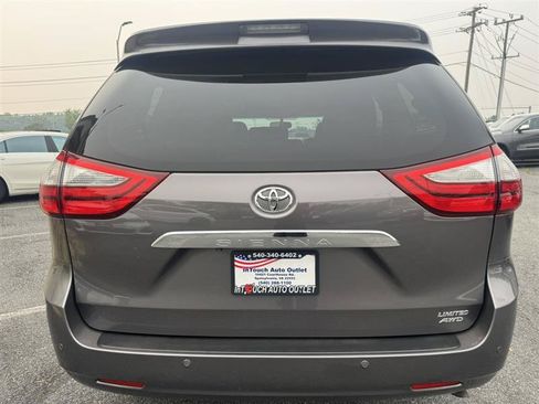 Used 2017 Toyota Sienna Limited AWD/4WD image 6