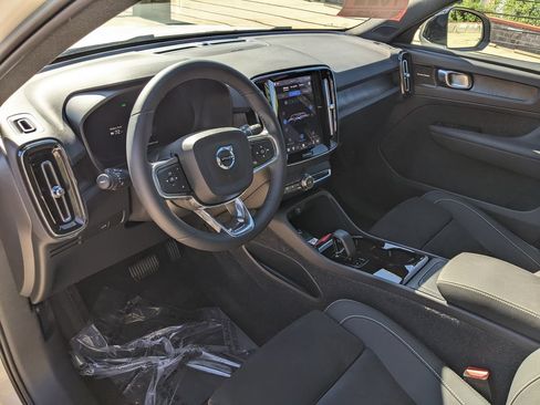 Certified 2023 Volvo XC40 Recharge Ultimate AWD/4WD image 8