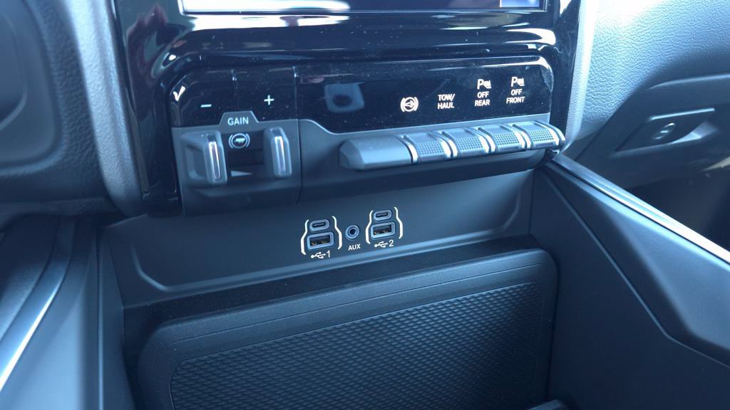 New 2026 RAM 3500 Big Horn AWD/4WD image 34