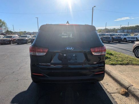 Used 2018 Kia Sorento LX image 6