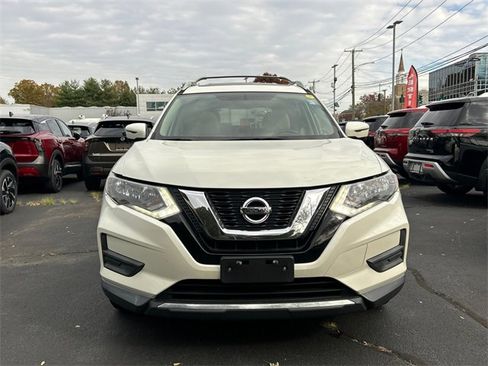 Used 2017 Nissan Rogue SV image 6