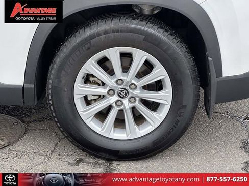 Used 2024 Toyota Grand Highlander AWD image 11