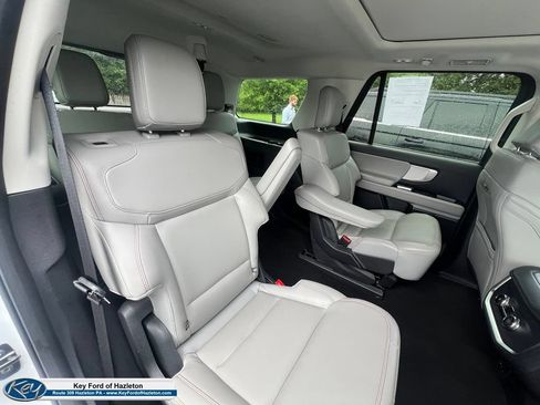 Used 2025 Ford Expedition Active AWD/4WD image 38