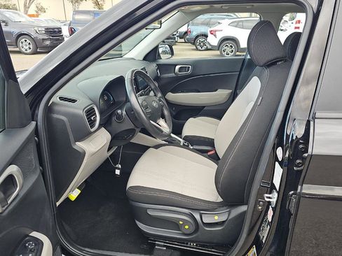 Used 2025 Hyundai Venue SEL FWD image 7