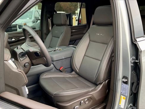 Used 2024 GMC Yukon Denali w/ Advanced Technology Package image 7