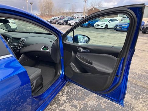 Used 2017 Chevrolet Cruze LT w/ Convenience Package image 13