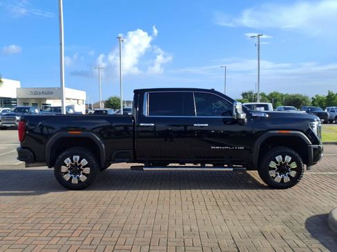 Used 2025 GMC Sierra 2500 Denali w/ Denali Reserve Package AWD/4WD image 4