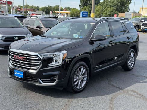 Used 2022 GMC Terrain SLT w/ Infotainment Package II AWD/4WD image 4