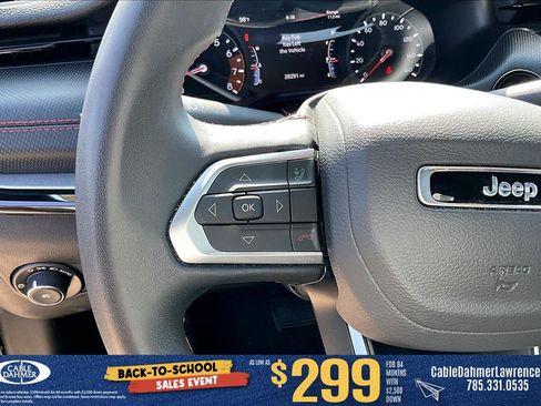 Used 2025 Jeep Compass Trailhawk AWD/4WD image 11