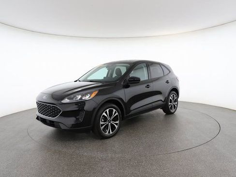 Used 2022 Ford Escape SE w/ SE Sport Appearance Package image 2