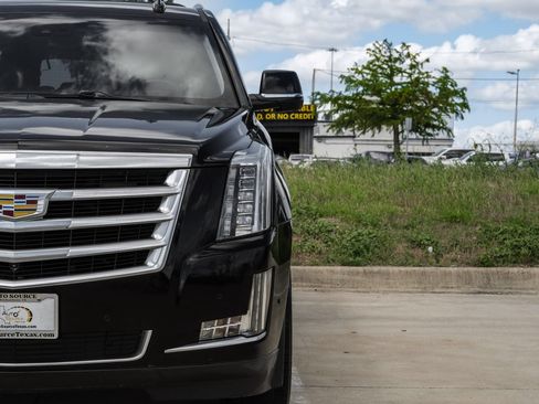 Used 2018 Cadillac Escalade ESV Luxury RWD image 44