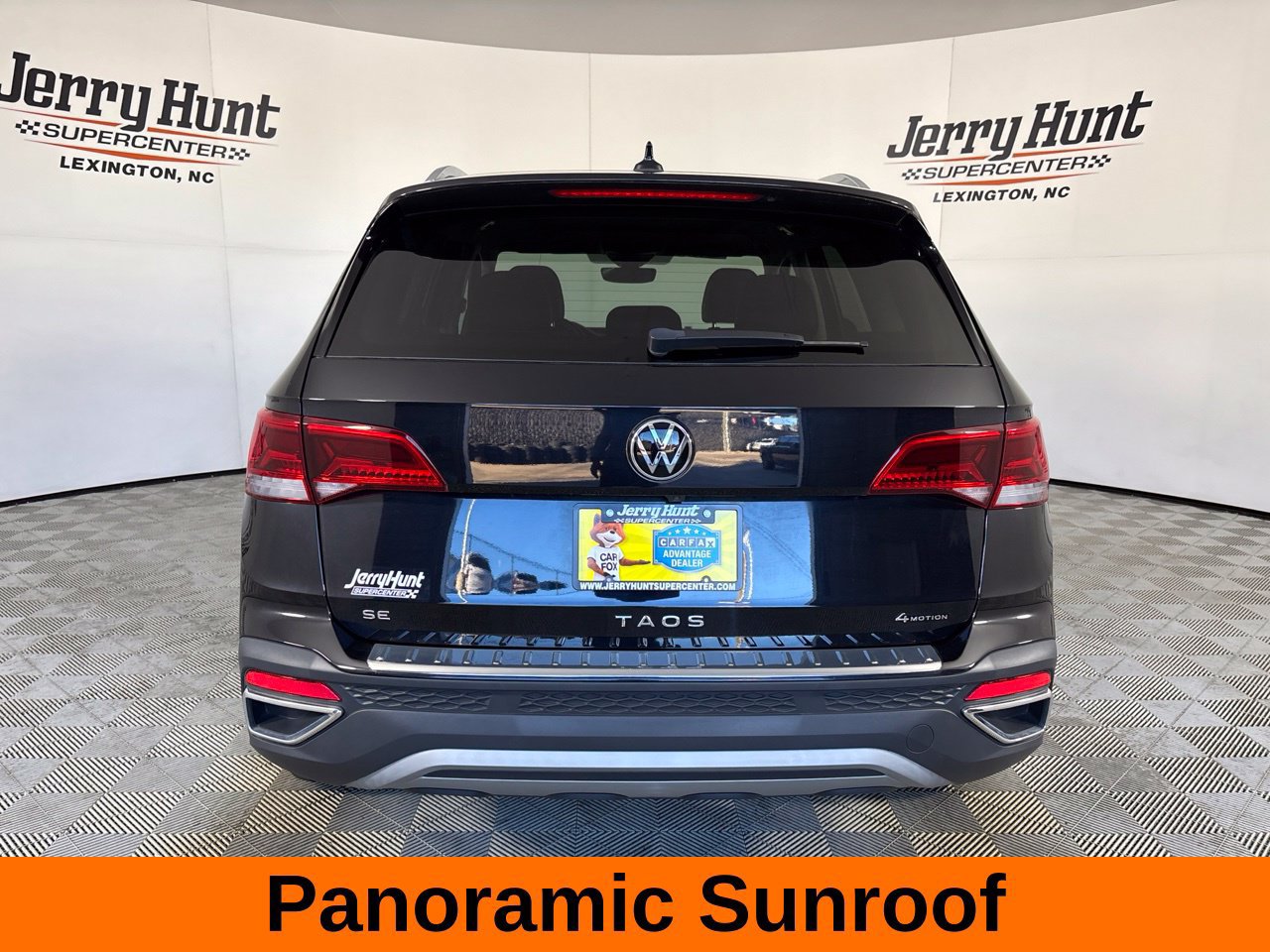 Used 2023 Volkswagen Taos SE w/ Panoramic Sunroof Package AWD/4WD image 7