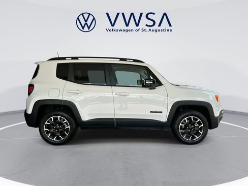 Used 2023 Jeep Renegade Latitude AWD/4WD image 9