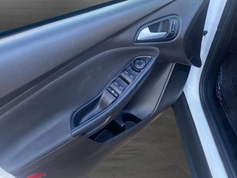 Used 2017 Ford Focus SE FWD image 11