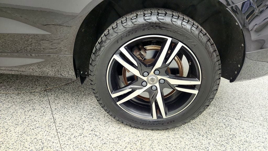 Used 2018 Volvo XC60 T6 R-Design w/ Convenience Package AWD/4WD image 9