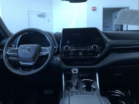 Used 2025 Toyota Highlander XSE image 18