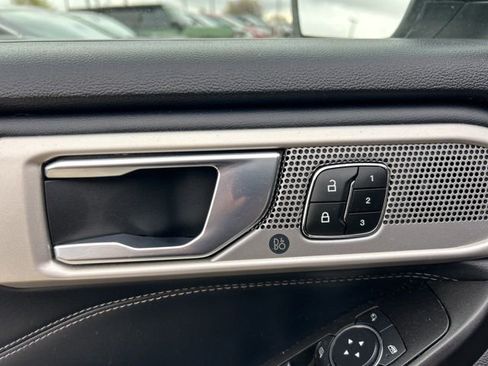 Used 2020 Ford Explorer Limited image 13