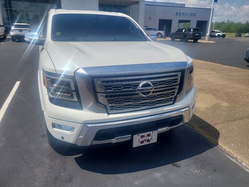 Used 2021 Nissan Titan Platinum Reserve w/ Moonroof Package image 2